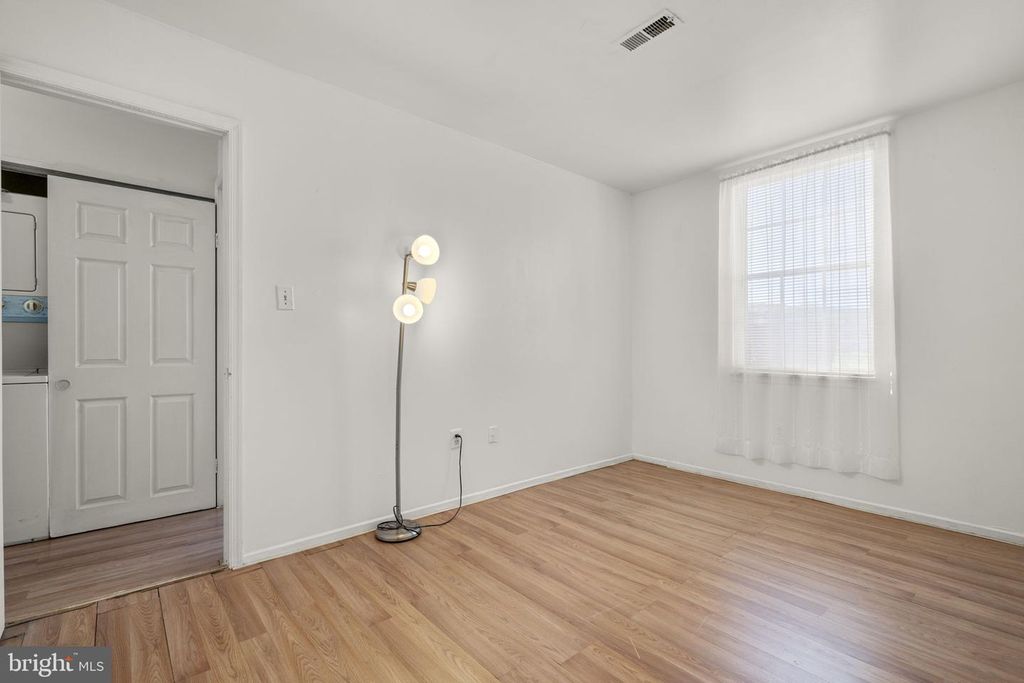 Image 15 of property listing at 1401 KEY PKWY #102, Frederick, MD 21702