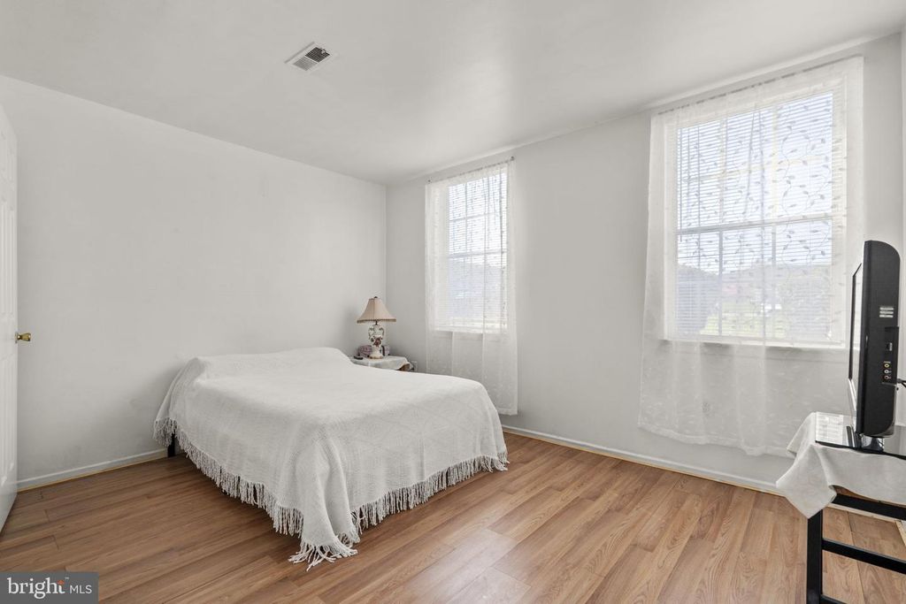 Image 17 of property listing at 1401 KEY PKWY #102, Frederick, MD 21702