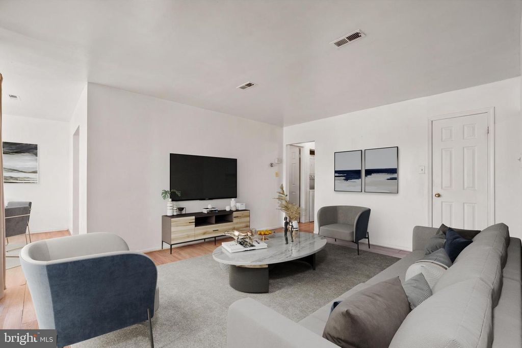 Image 5 of property listing at 1401 KEY PKWY #102, Frederick, MD 21702