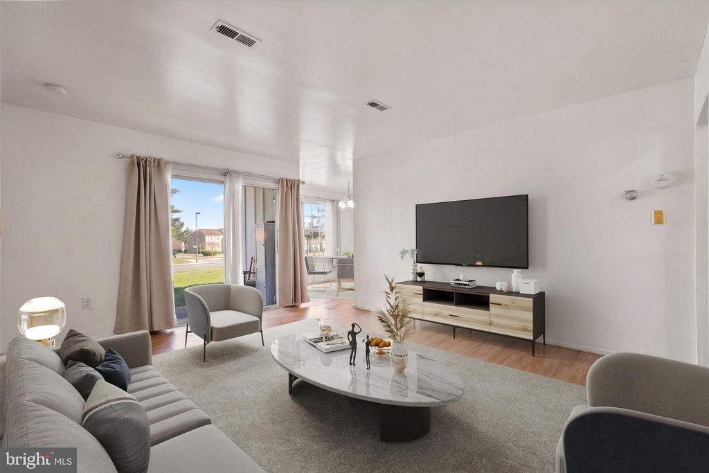 Image 7 of property listing at 1401 KEY PKWY #102, Frederick, MD 21702