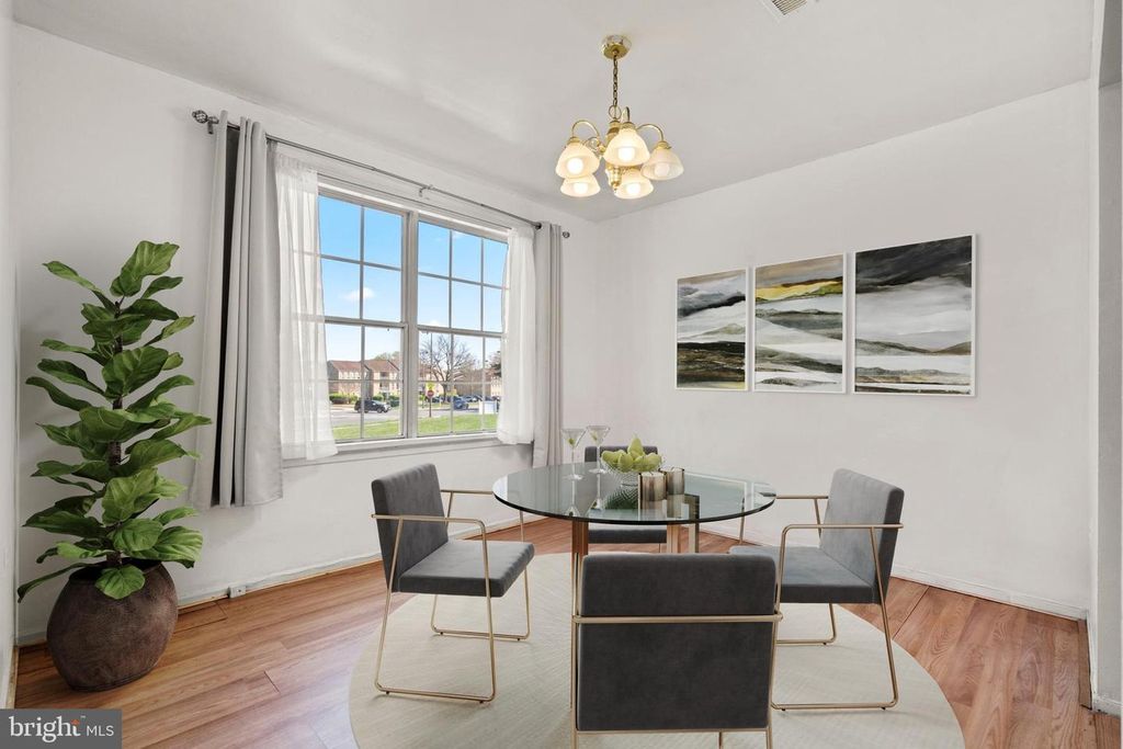 Image 9 of property listing at 1401 KEY PKWY #102, Frederick, MD 21702