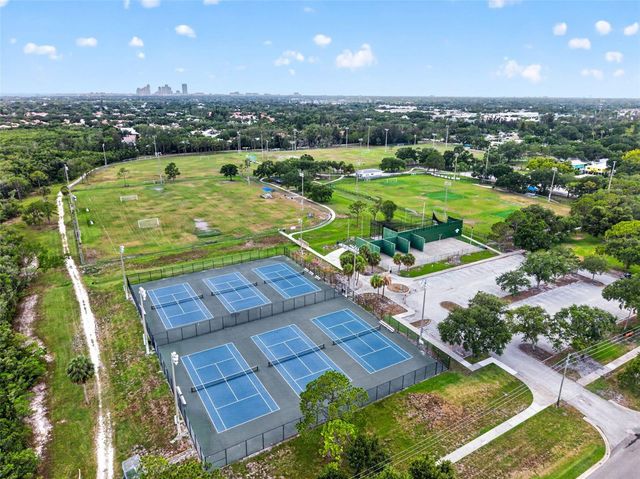 815 59TH AVENUE NE, St Petersburg, FL 33703