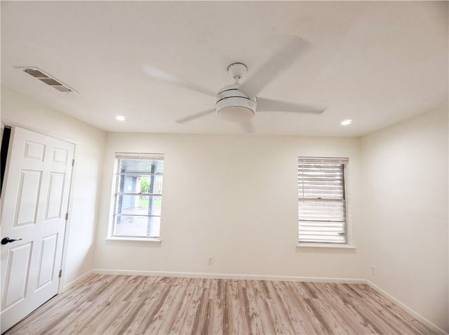 3710 Kingston Dr, Corpus Christi, TX 78415
