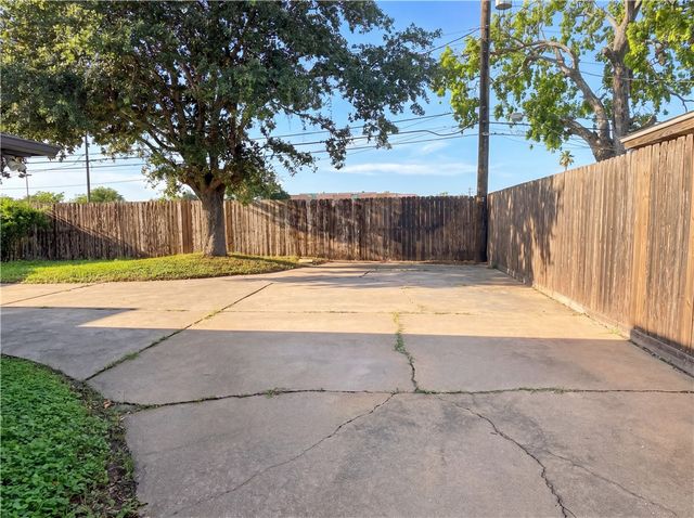 3710 Kingston Dr, Corpus Christi, TX 78415
