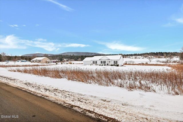 69 Log Woods Road, Pittstown, NY 12180