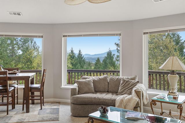 398 Madrone Ridge Drive, Grants Pass, OR 97527