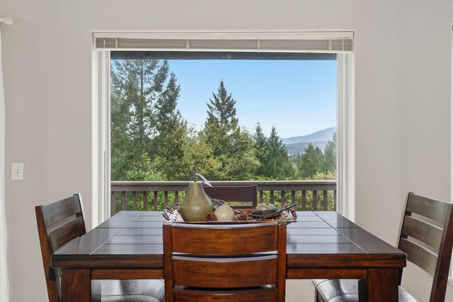 398 Madrone Ridge Drive, Grants Pass, OR 97527