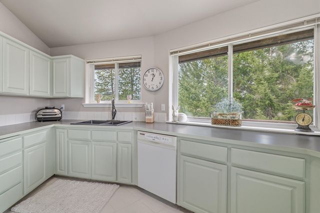 398 Madrone Ridge Drive, Grants Pass, OR 97527