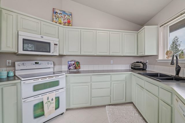 398 Madrone Ridge Drive, Grants Pass, OR 97527