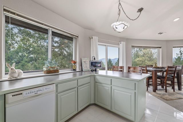 398 Madrone Ridge Drive, Grants Pass, OR 97527