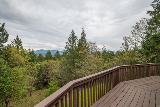 398 Madrone Ridge Drive, Grants Pass, OR 97527