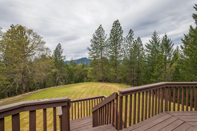398 Madrone Ridge Drive, Grants Pass, OR 97527