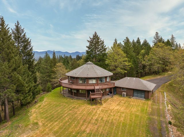 398 Madrone Ridge Drive, Grants Pass, OR 97527