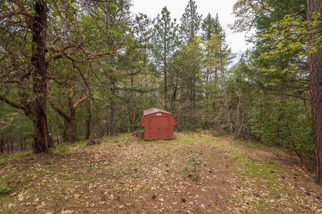 398 Madrone Ridge Drive, Grants Pass, OR 97527