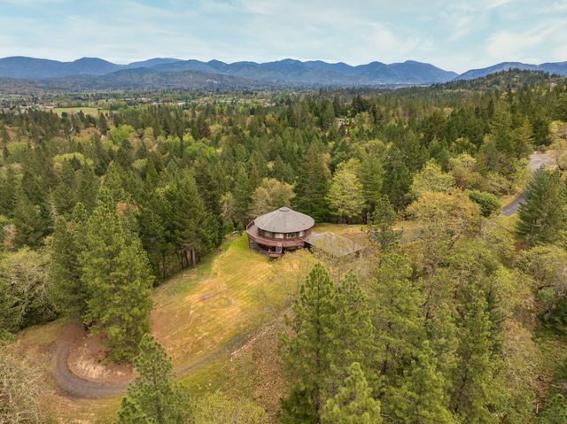 398 Madrone Ridge Drive, Grants Pass, OR 97527