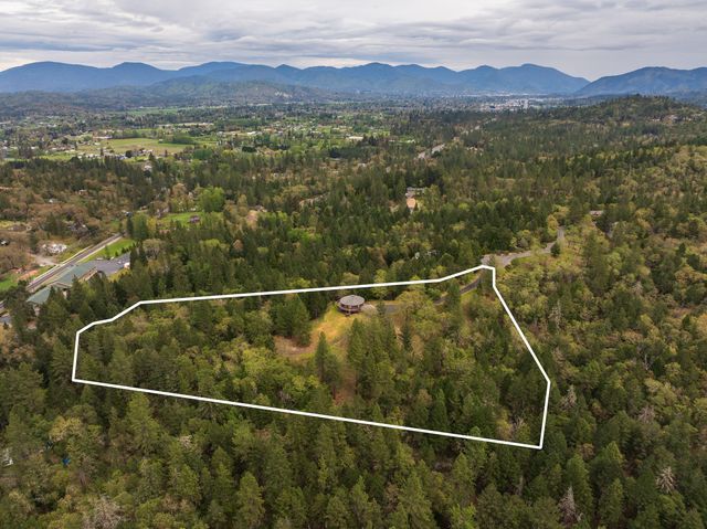398 Madrone Ridge Drive, Grants Pass, OR 97527