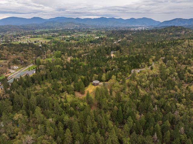 398 Madrone Ridge Drive, Grants Pass, OR 97527