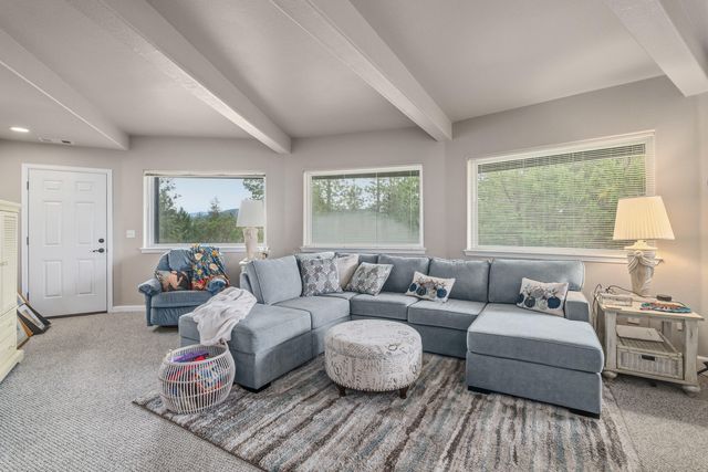 398 Madrone Ridge Drive, Grants Pass, OR 97527