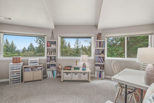 398 Madrone Ridge Drive, Grants Pass, OR 97527