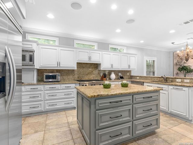 401 Ridgemont Avenue, Terrell Hills, TX 78209