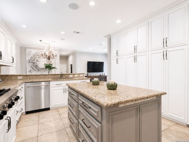 401 Ridgemont Avenue, Terrell Hills, TX 78209