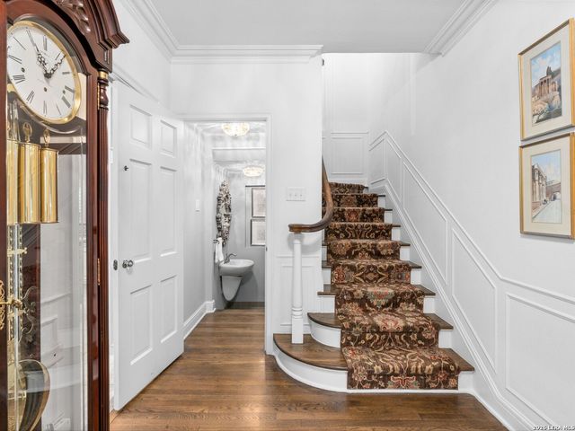 401 Ridgemont Avenue, Terrell Hills, TX 78209
