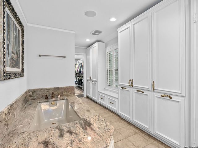 401 Ridgemont Avenue, Terrell Hills, TX 78209