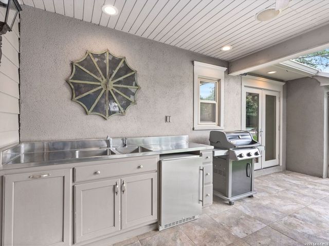 401 Ridgemont Avenue, Terrell Hills, TX 78209