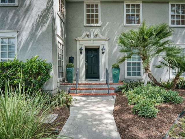 401 Ridgemont Avenue, Terrell Hills, TX 78209
