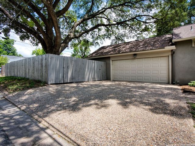 401 Ridgemont Avenue, Terrell Hills, TX 78209
