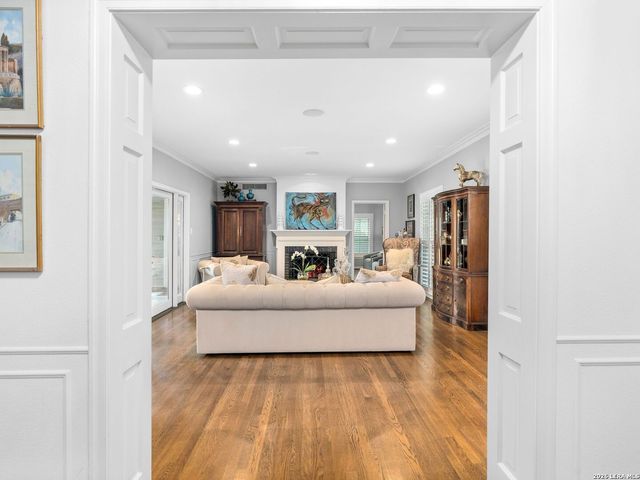 401 Ridgemont Avenue, Terrell Hills, TX 78209