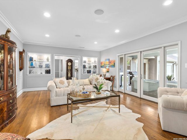 401 Ridgemont Avenue, Terrell Hills, TX 78209