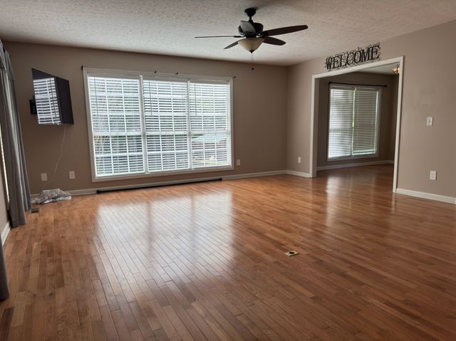 3594 Oak Grove Rd, Red Boiling Springs, TN 37150
