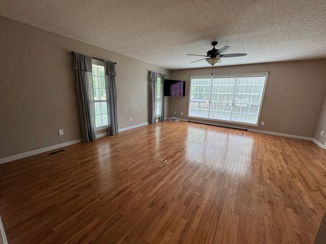 3594 Oak Grove Rd, Red Boiling Springs, TN 37150