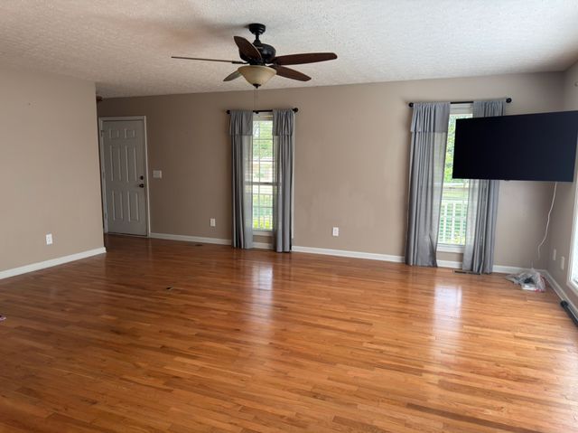 3594 Oak Grove Rd, Red Boiling Springs, TN 37150