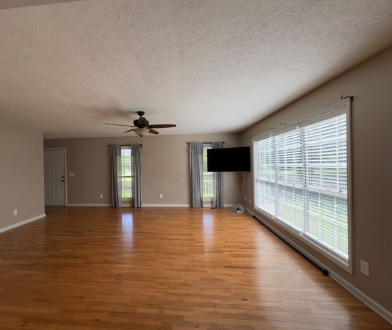 3594 Oak Grove Rd, Red Boiling Springs, TN 37150
