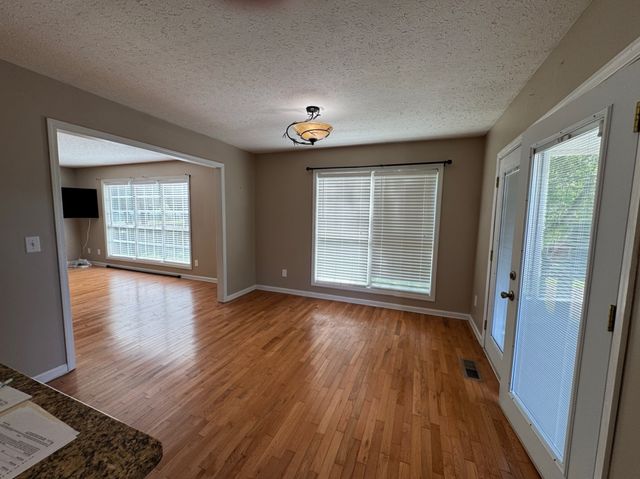 3594 Oak Grove Rd, Red Boiling Springs, TN 37150