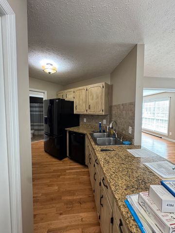 3594 Oak Grove Rd, Red Boiling Springs, TN 37150