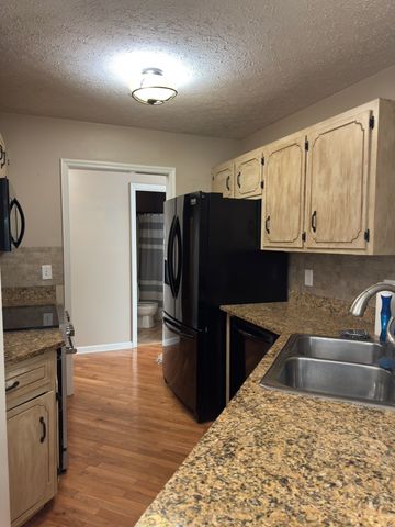 3594 Oak Grove Rd, Red Boiling Springs, TN 37150