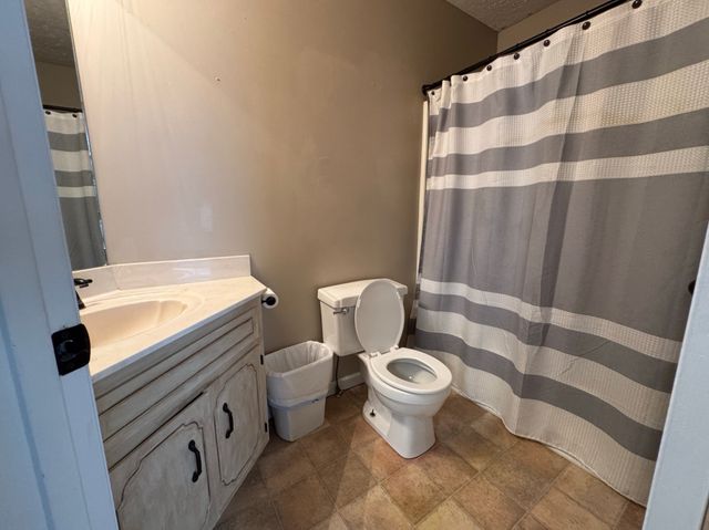 3594 Oak Grove Rd, Red Boiling Springs, TN 37150