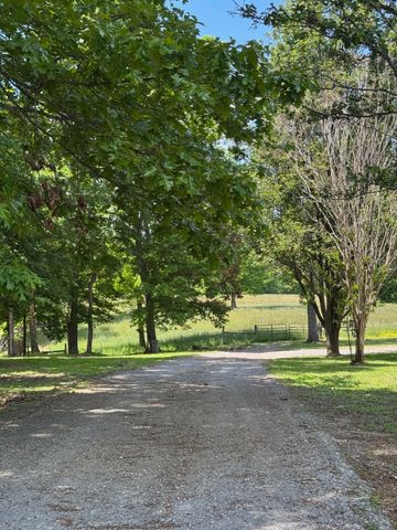3594 Oak Grove Rd, Red Boiling Springs, TN 37150