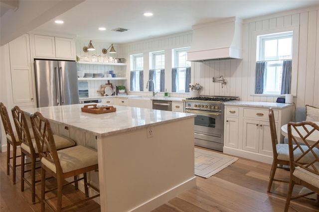 7611 Fairdale Lane, Houston, TX 77063