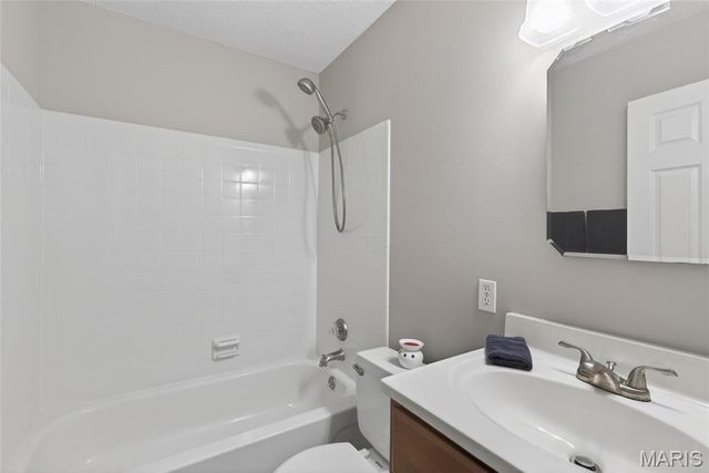 433 Woodland Hill Court, Manchester, MO 63021