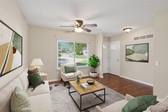 433 Woodland Hill Court, Manchester, MO 63021