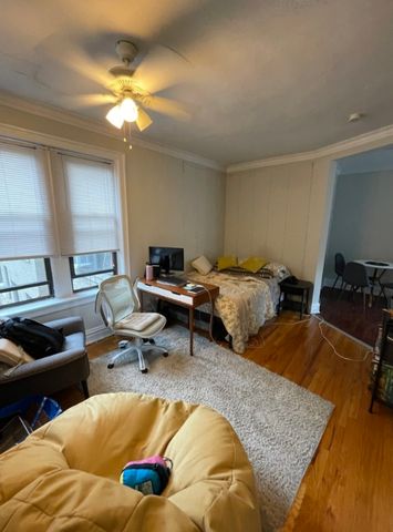 639 W ROSCOE Street P2, Chicago, IL 60657