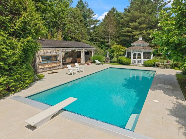 12 Quaker Lady Ln, Sudbury, MA 01776