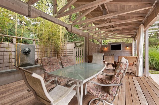 12 Quaker Lady Ln, Sudbury, MA 01776