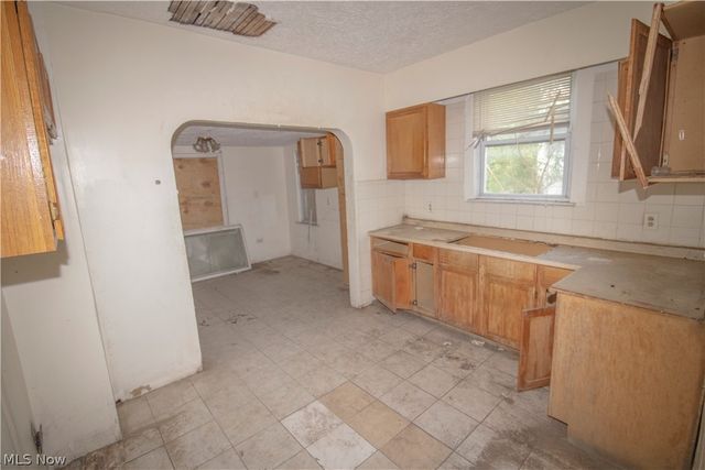 12707 Harvard Avenue, Cleveland, OH 44105