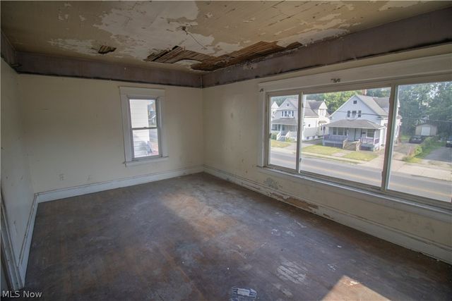 12707 Harvard Avenue, Cleveland, OH 44105