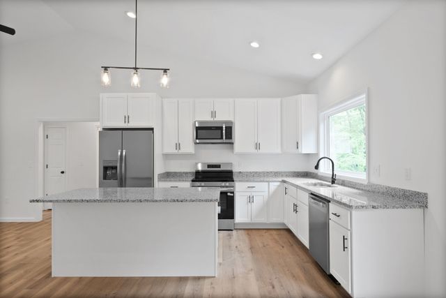 690 Brazzle Rd, Waverly, TN 37185